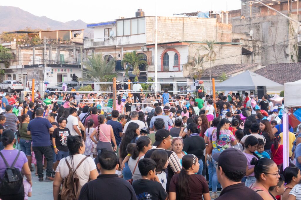 Children's Day celebration brings hundreds of families together in El Pitillal